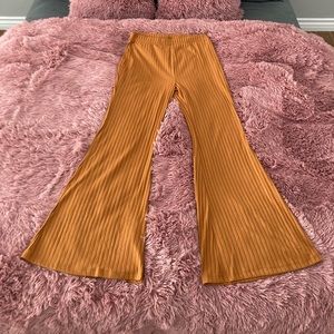 Mustard yellow high waisted flare pants from Forever 21! Hot mama pants 🔥